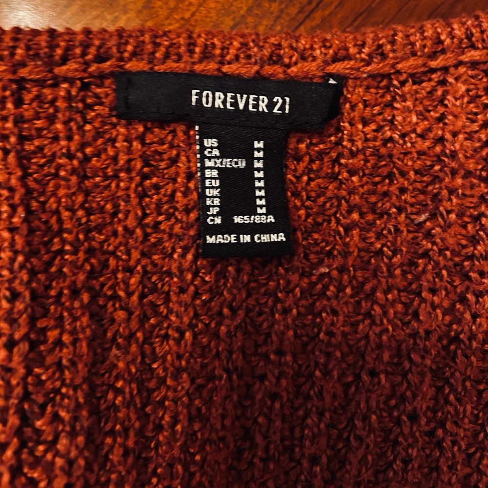 🧨 WOMENS RED CARDIGAN SWEATER SIZE: M WITH POCKETS 🧨 (SEND ANY OFFER‼️) - Picture 3 of 3